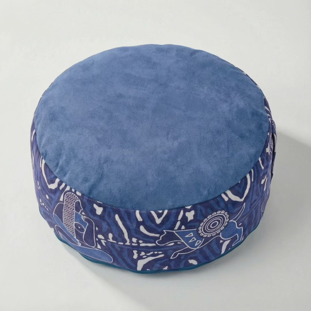 Product video highlighting a meditation cushion designed for yoga and mindfulness, showing texture, shape, and ergonomic support.