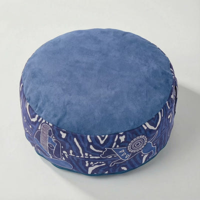 Product video highlighting a meditation cushion designed for yoga and mindfulness, showing texture, shape, and ergonomic support.